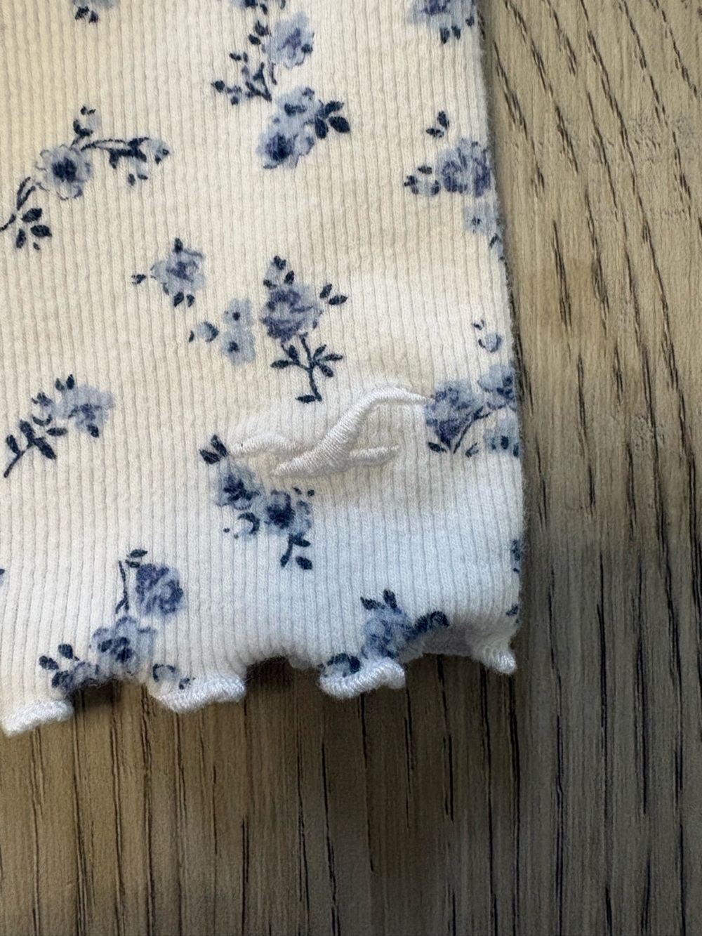Hollister White Ribbed Tank Top with Blue Floral Print - Picture 3 of 4